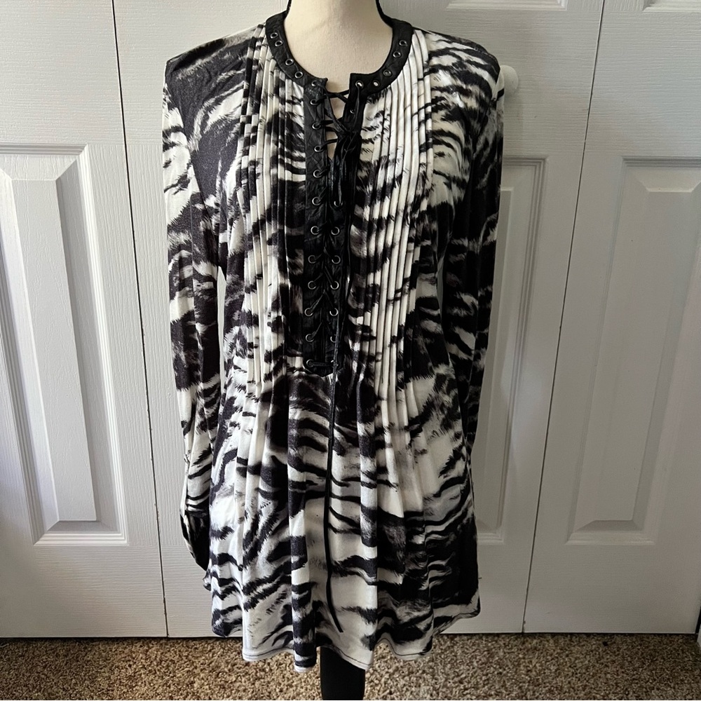 Alberto Makali Monochrome Pleated Faux Leather Trim Lace-Up Blouse Medium